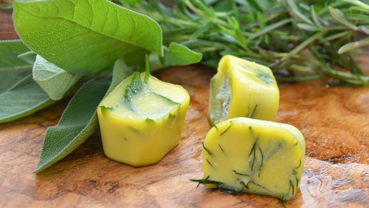 A Arte do Chá Gelado: Incremente Suas Bebidas com Cubos de Ervas Aromáticas - inspiração 1