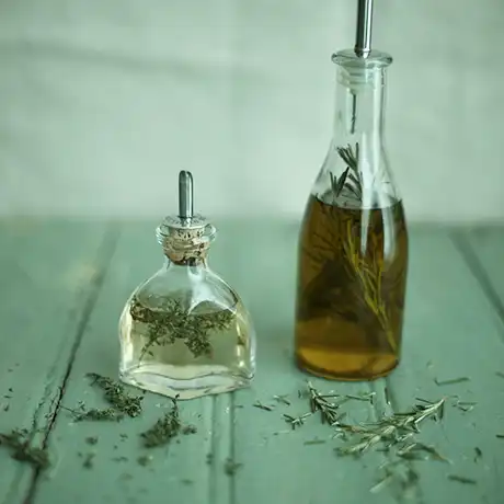 Criatividade na Cozinha: Ideias para Usar Seu Azeite Aromatizado - inspiração 1