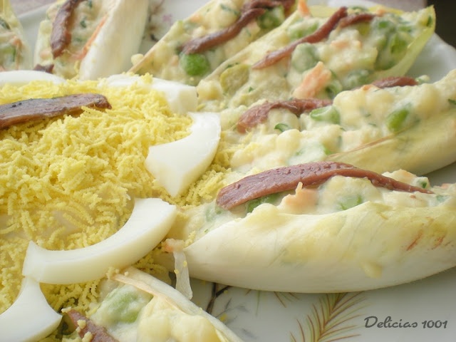 Elegância Marinha: Endívia com Salmão Defumado e Cream Cheese - inspiração 3