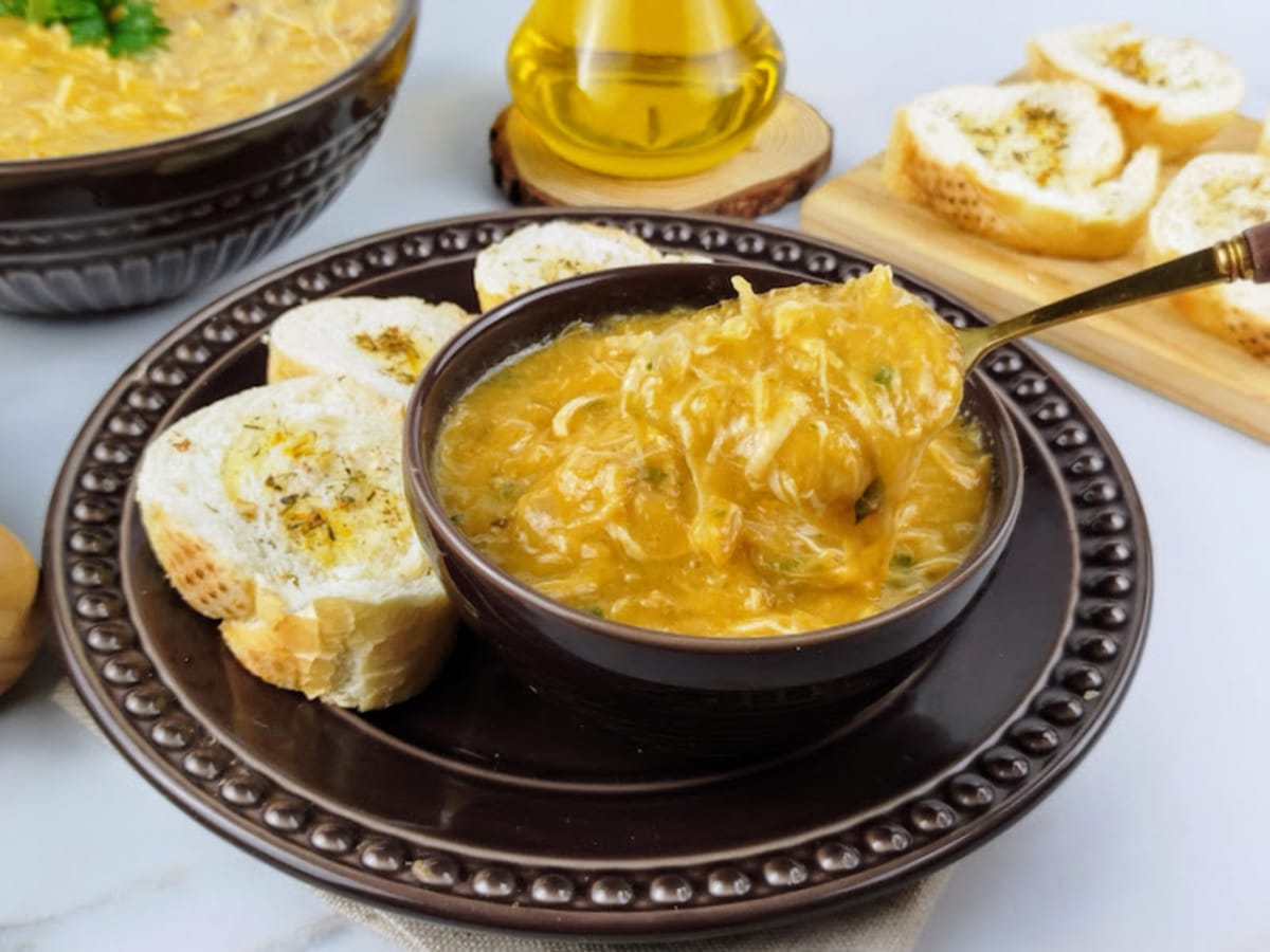 Acompanhamentos que Fazem a Diferença: O Que Servir com Seu Caldo? - inspiração 1