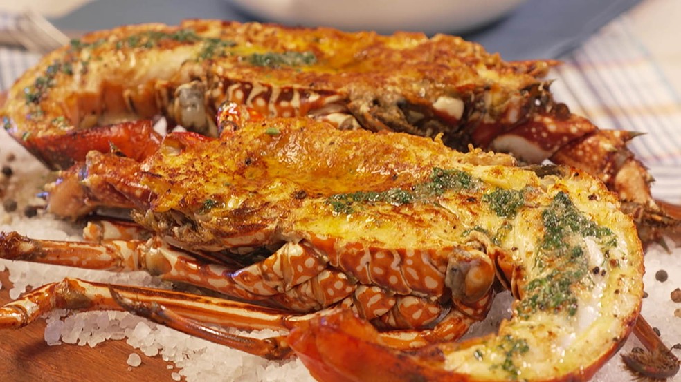 Aromas Mediterrâneos: Ervas e Azeite para uma Lagosta Elegante - inspiração 1