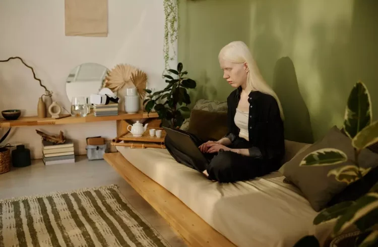 1. Como o Wabi-Sabi Influencia o Design de Jardins. 2. A Ciência por Trás das Flores Imperfeitas: Um Guia Botânico. 3. Decoração com Plantas Secas: Tendências e Dicas. 4. O Simbolismo das Imperfeições na Natureza e na Arte. 5. Explorando o Design Orgânico em Ambientes Internos.