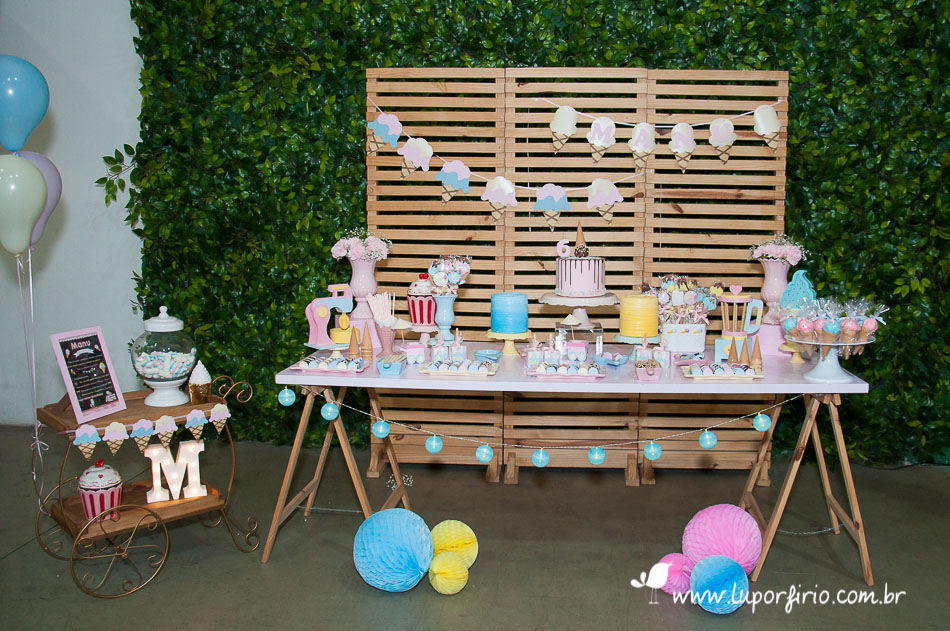 alugar ou comprar acervo de decoração de festas qual compensa