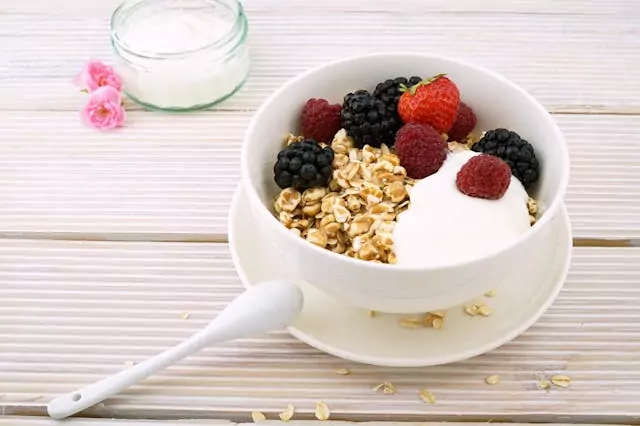 5 ideias de títulos:
1. Vitamina K: O Guia Completo de Fontes e Benefícios
2. Descubra os Alimentos Essenciais para a Saúde Óssea e Coagulação Sanguínea
3. Vitamina K1 vs. K2: Entenda as Diferenças e Onde Encontrá-las
4. Alimentos Ricos em Vitamina K: Um Prato Cheio de Saúde
5. Vitamina K e Anticoagulantes: O Que Você Precisa Saber