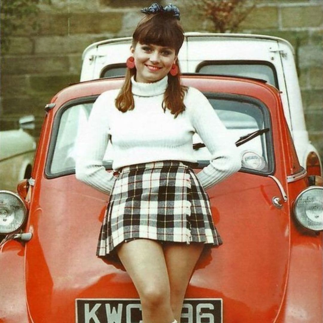 10 looks anos 60 femininos para se inspirar hoje