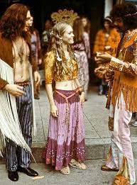 moda anos 60 versus anos 70 qual estilo escolher