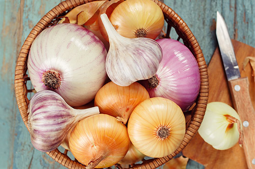 armazenar alho e cebola