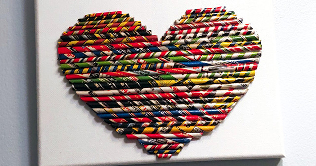 Decoração sazonal com materiais colhidos da natureza