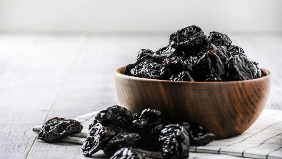 benefícios da ameixa seca