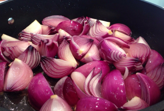 Receitas saudáveis com cebola roxa