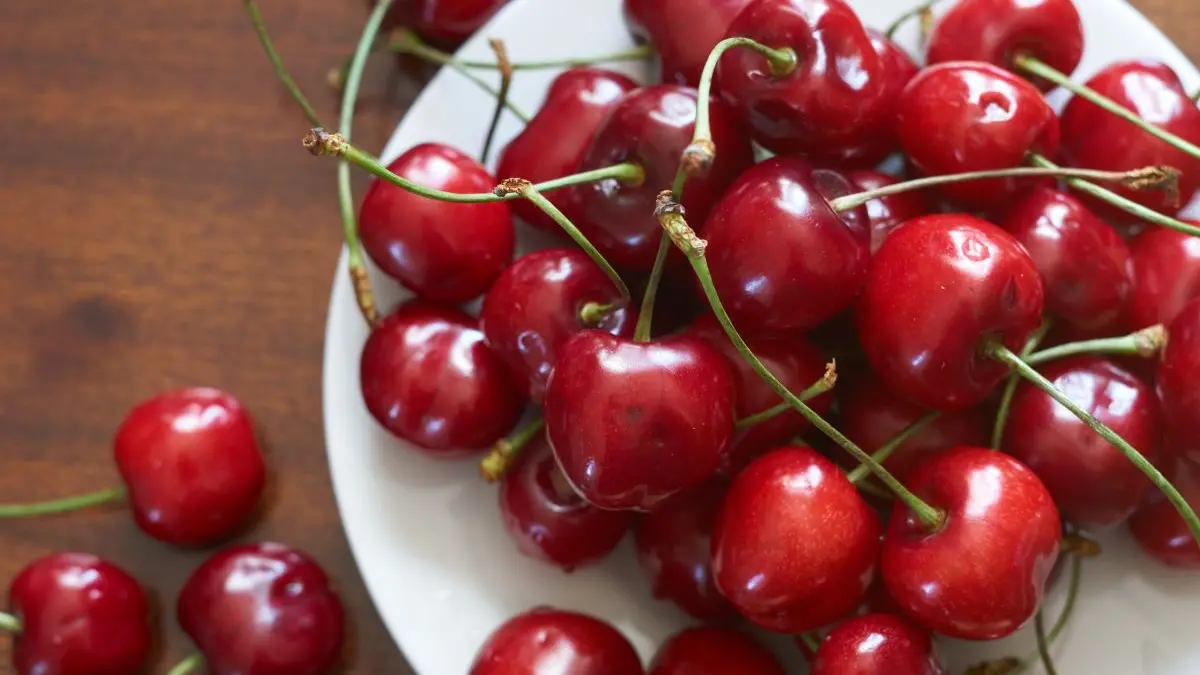 Benefícios da melatonina encontrada nas cerejas