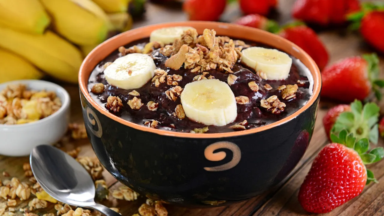 Açaí Puro vs. Açaí com Xarope: Qual a Melhor Opção para Sua Dieta?