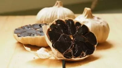 Receitas criativas com alho negro para impressionar