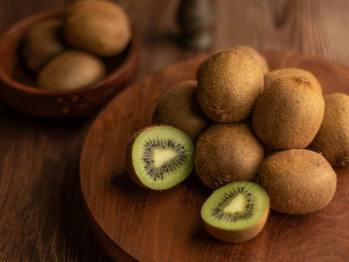 Desvendando a Actinidina: Como o Kiwi Ajuda na Digestão de Proteínas