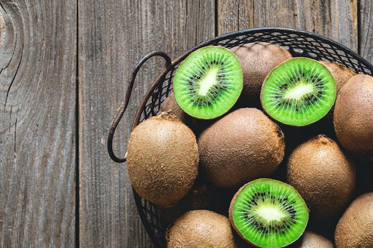 Guia Completo: Kiwi para Aliviar a Constipação Crônica e SII