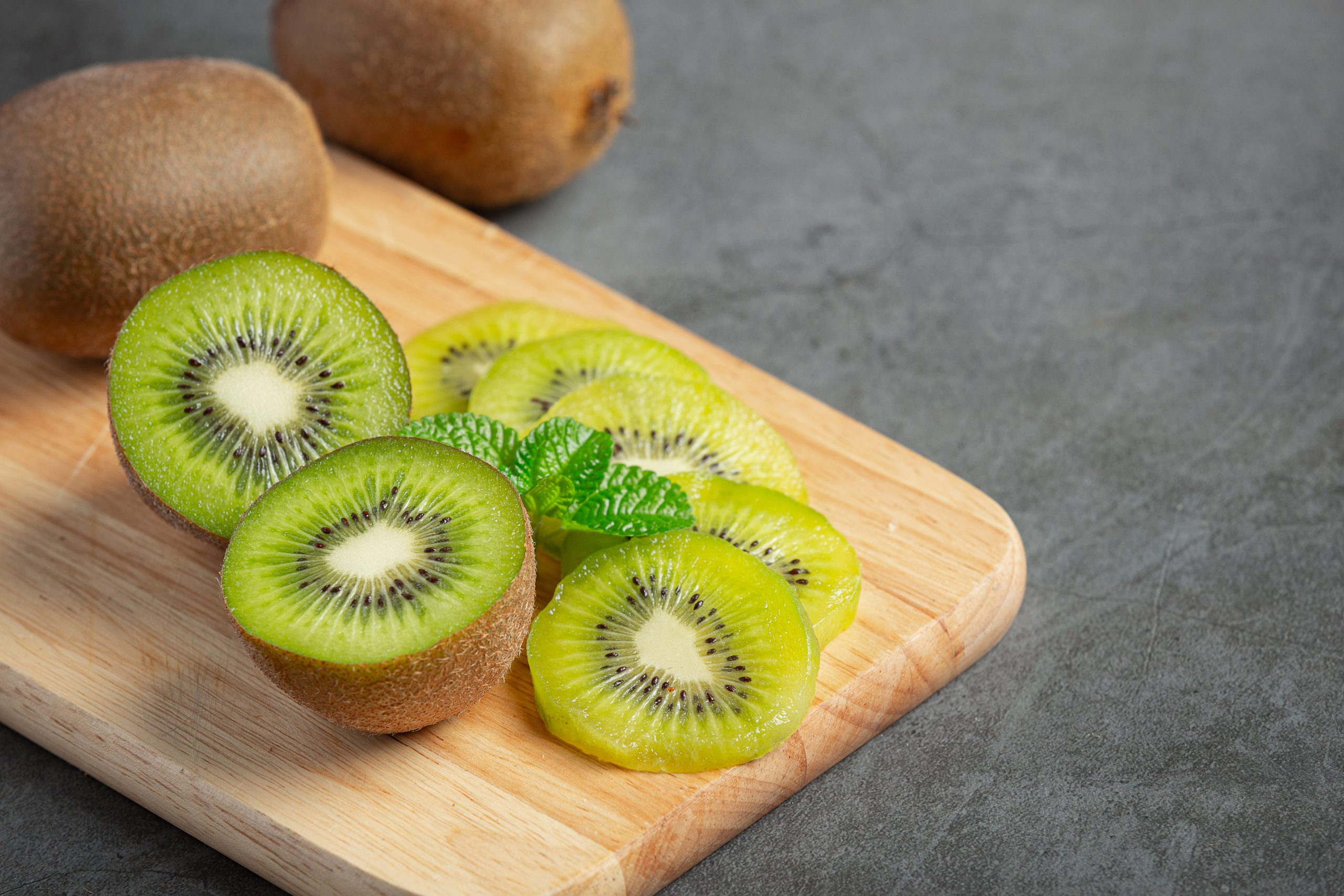 Desvendando a Actinidina: Como o Kiwi Ajuda na Digestão de Proteínas
