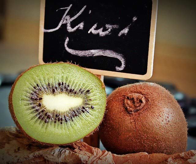Guia Completo: Kiwi para Aliviar a Constipação Crônica e SII
