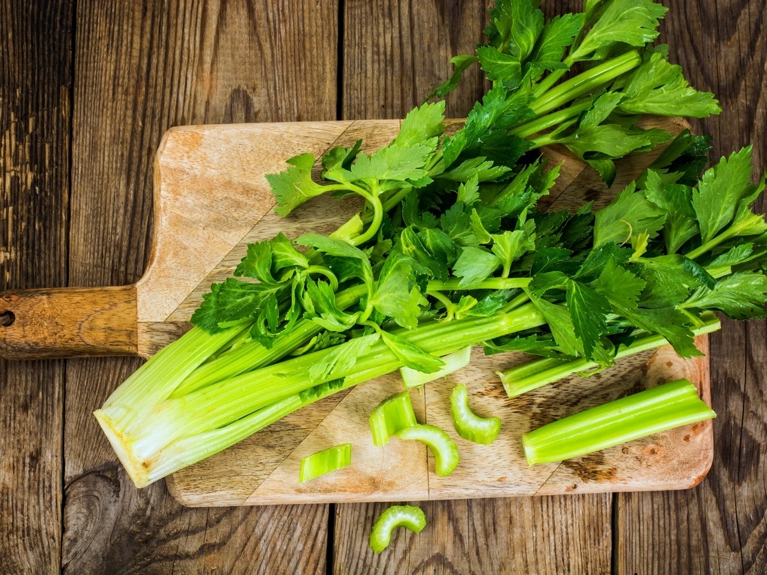 Guia Completo dos Benefícios do Salsão para a Saúde