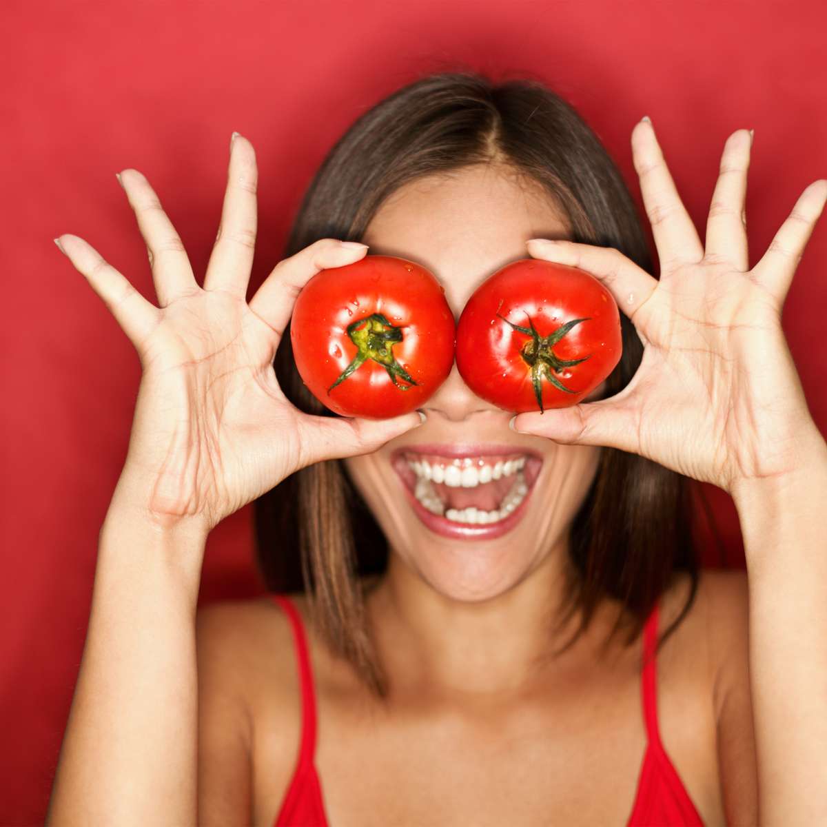 O tomate no combate à acne: mitos e verdades