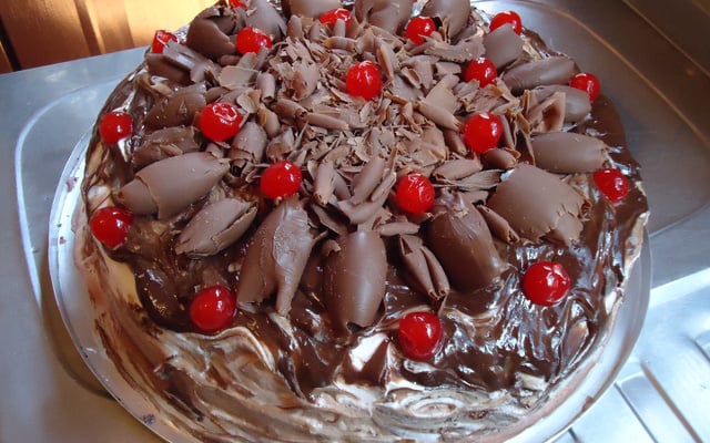 custo decoração bolo floresta negra caseiro