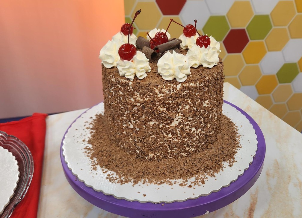 bolo floresta negra decoração