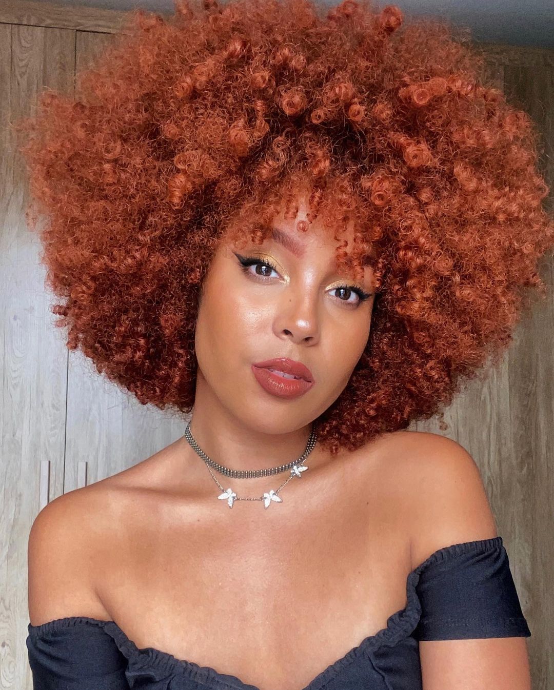 cabelo vermelho acobreado escuro