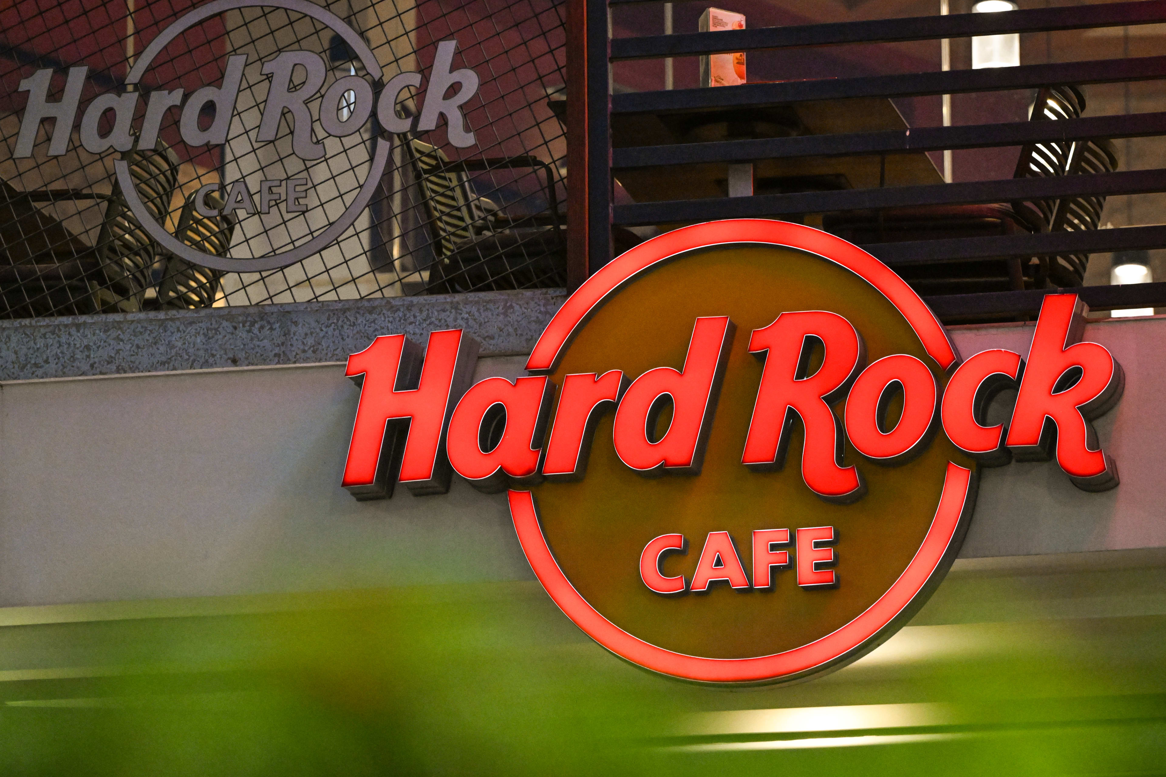 Descubra a história por trás das memorabilia do Hard Rock Cafe