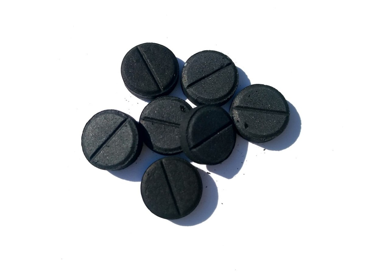 Guia completo de skincare com carvão ativado