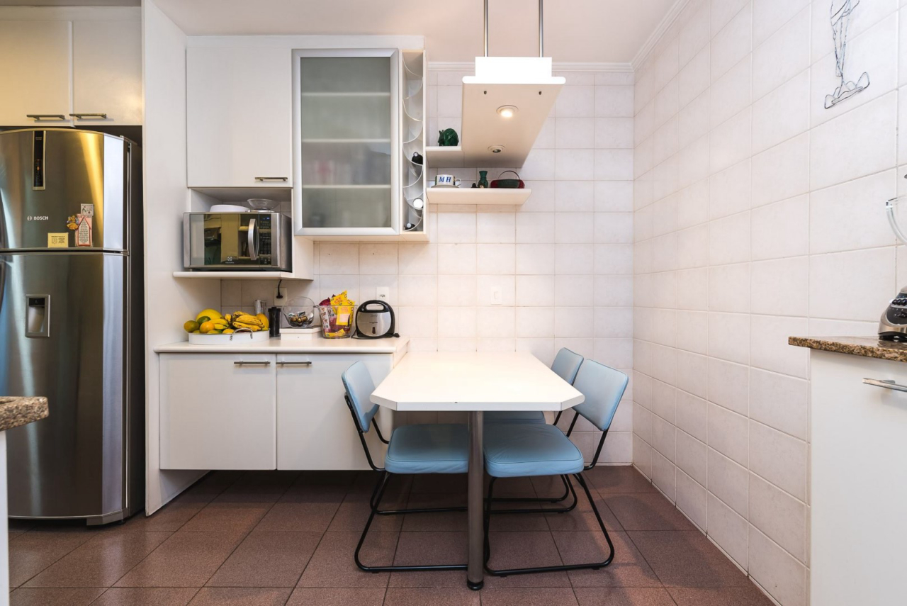 Ideias Criativas de Prateleiras para Cozinhas Compactas