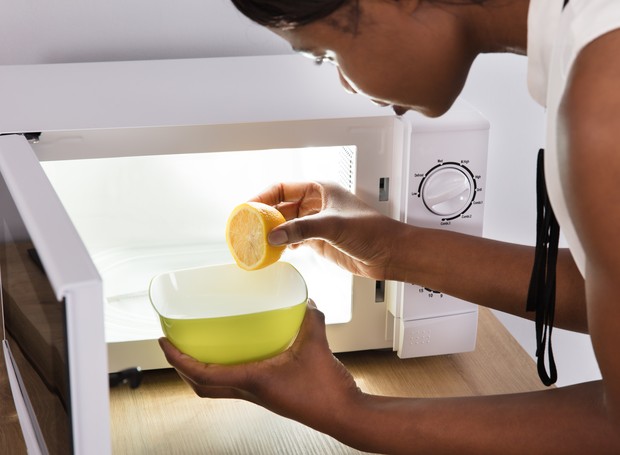 O que acontece com o alho após 30 segundos no microondas?