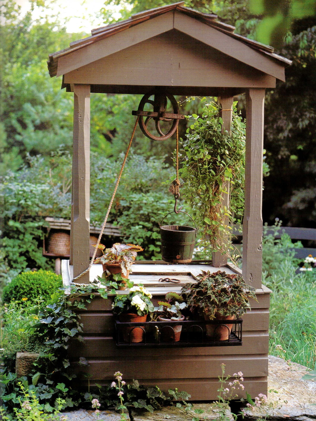 ideias criativas poço decorativo jardim