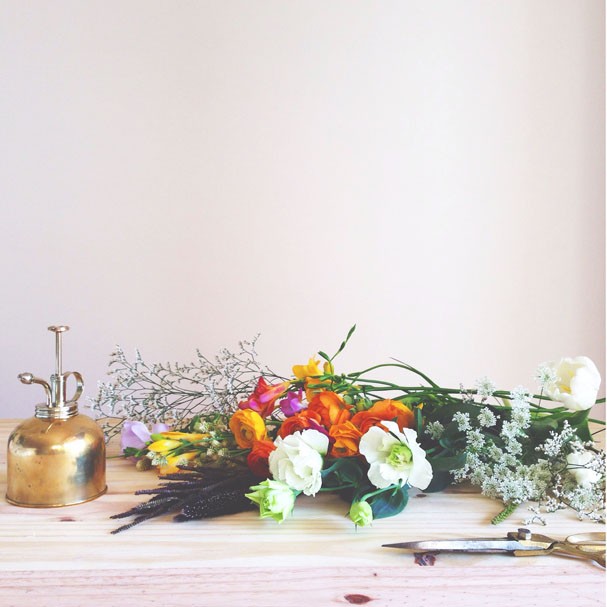 Roteiro Detalhado: Como Montar Seu Primeiro Arranjo Floral