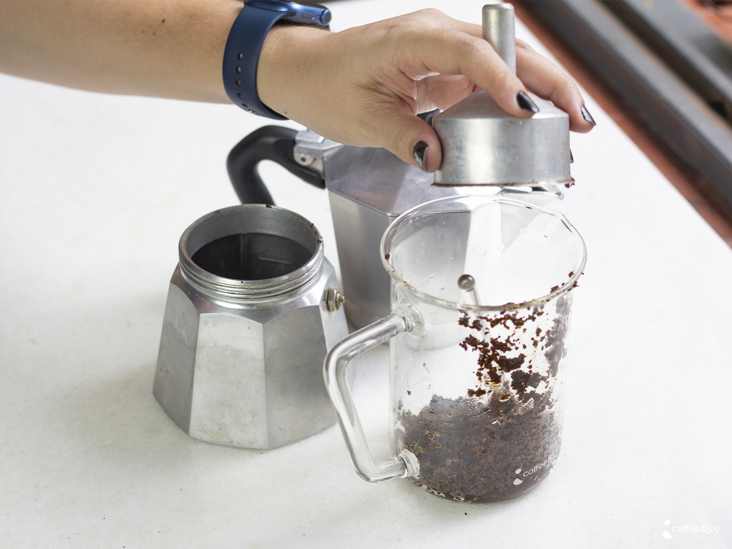 como limpar a cafeteira italiana (moka)