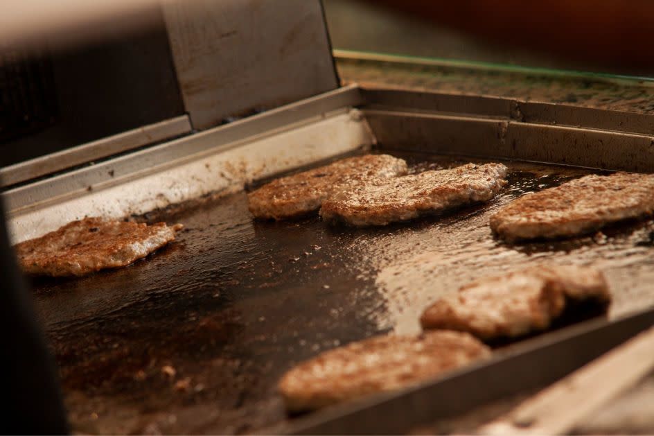 como limpar a chapa de lanches