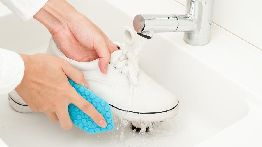 Mitos e verdades sobre a limpeza de tênis de couro na máquina de lavar