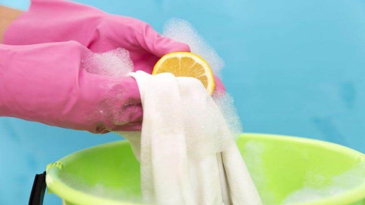 como tirar mancha de azeite de roupa branca