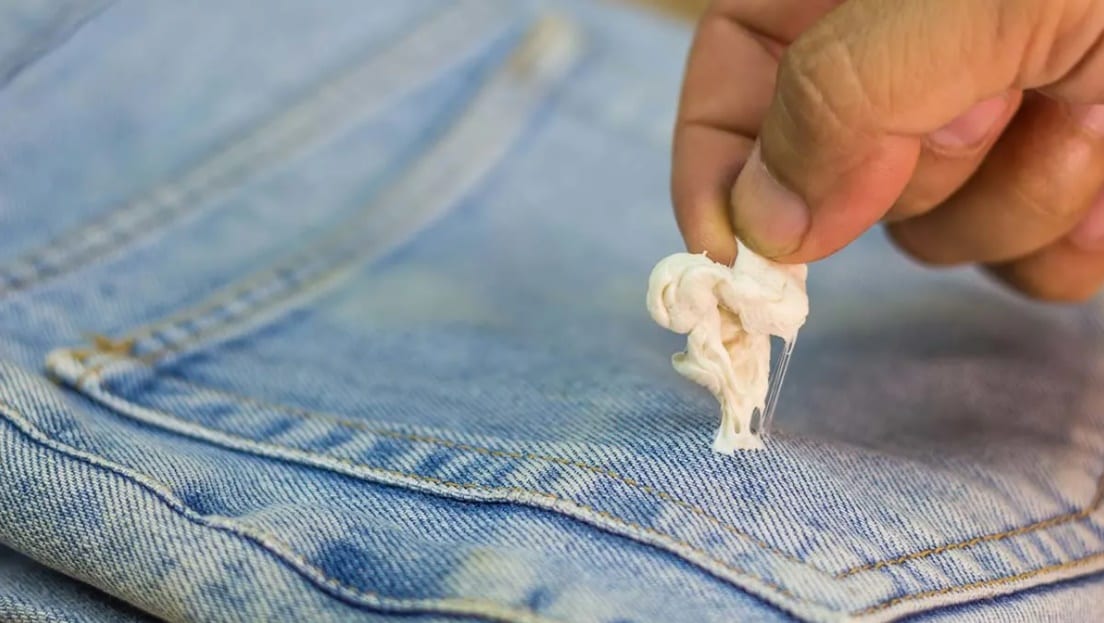 5 Dicas Infalíveis para Remover Manchas de Vinho da Roupa