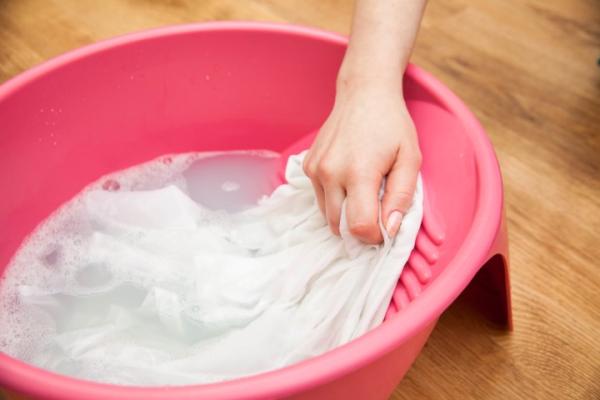 Limpeza de roupas: Dicas específicas para cada tipo de fruta