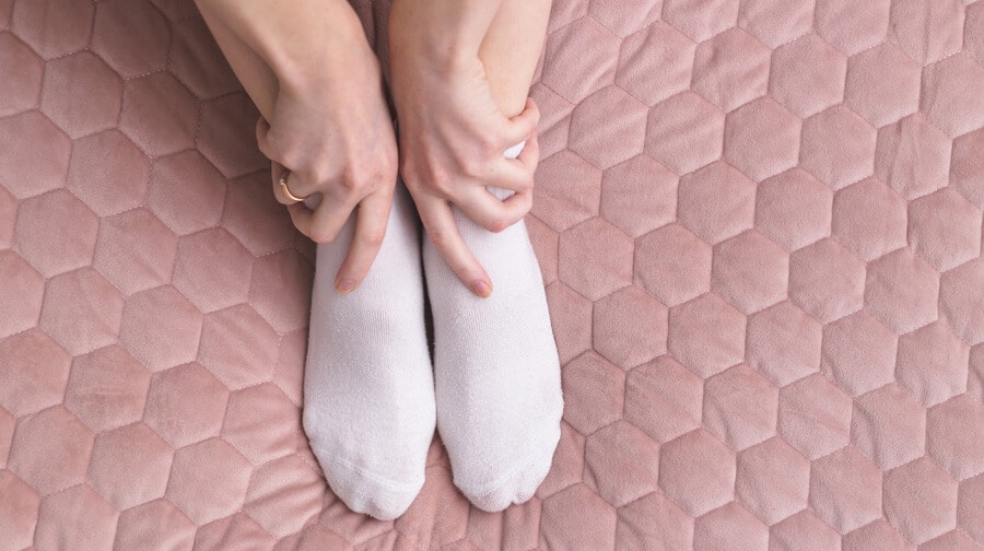 Dicas para remover manchas de grama de roupas brancas