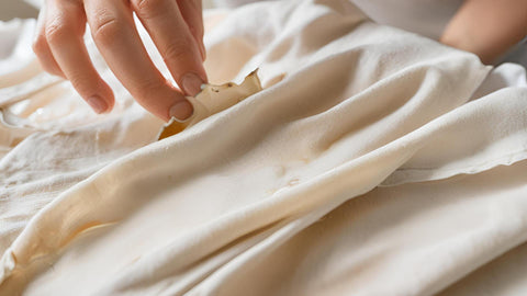 como tirar mancha de óleo de massagem do lençol