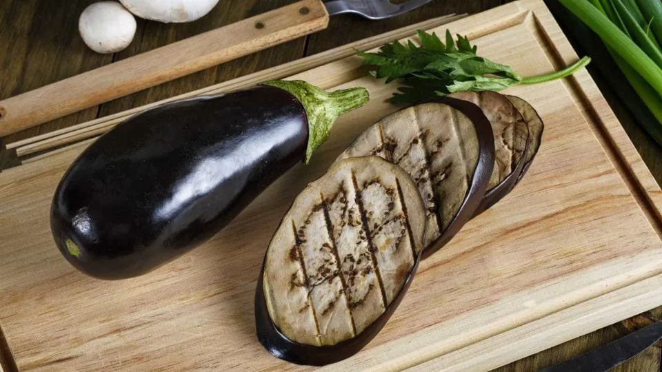 como tirar o amargo da berinjela antes de fritar