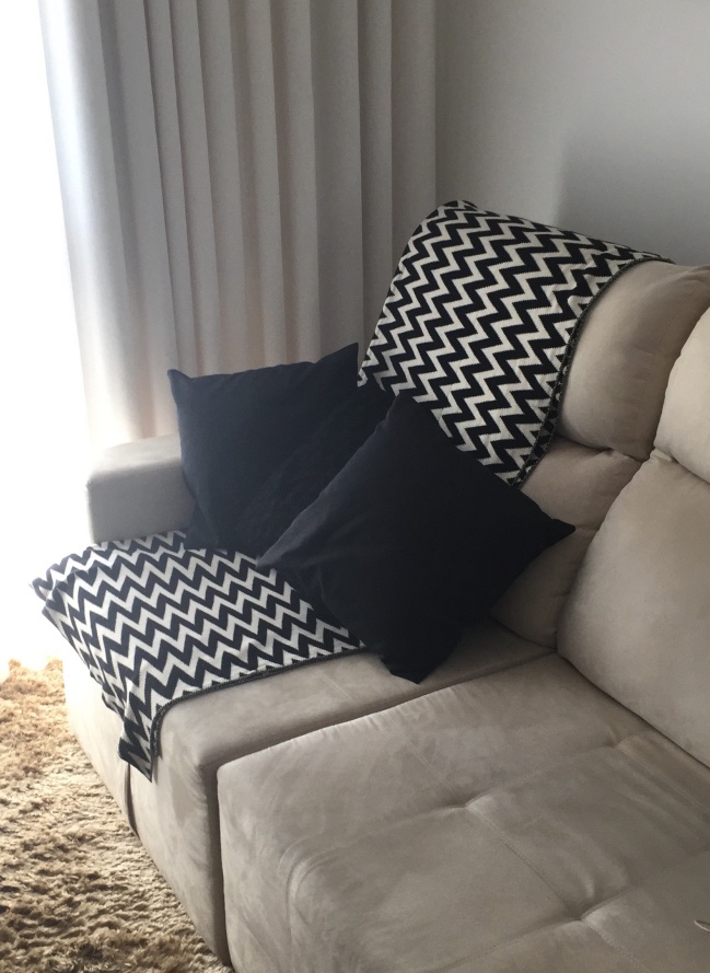 manta de algodão ou chenille para sofá cinza qual escolher