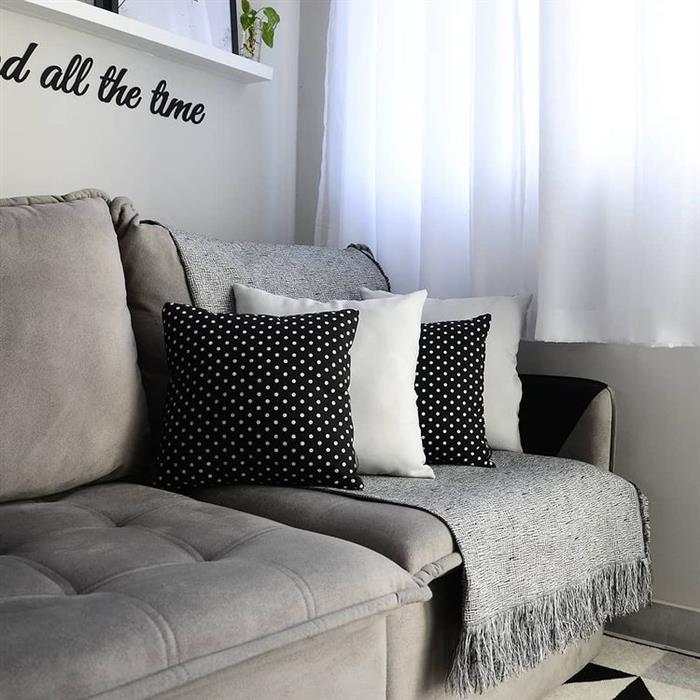 melhores combinações de mantas e almofadas para sofá cinza