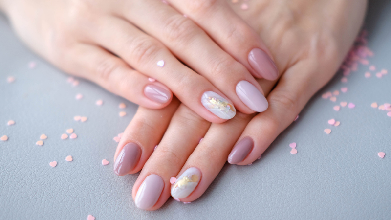 недорогие и элегантные светлые лаки