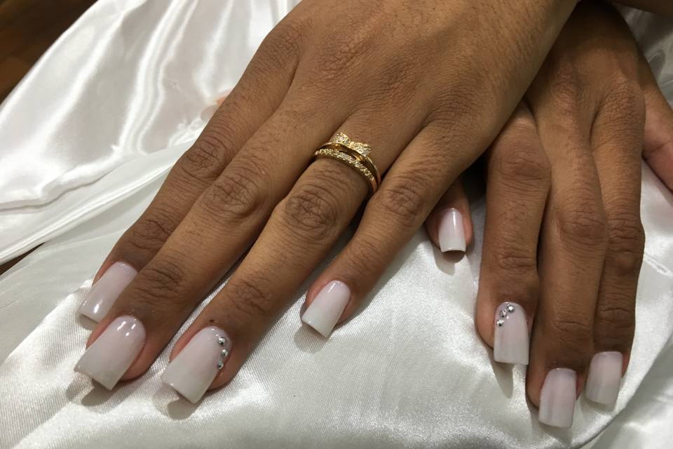 нюдовый или светло-розовый лак какой выбрать