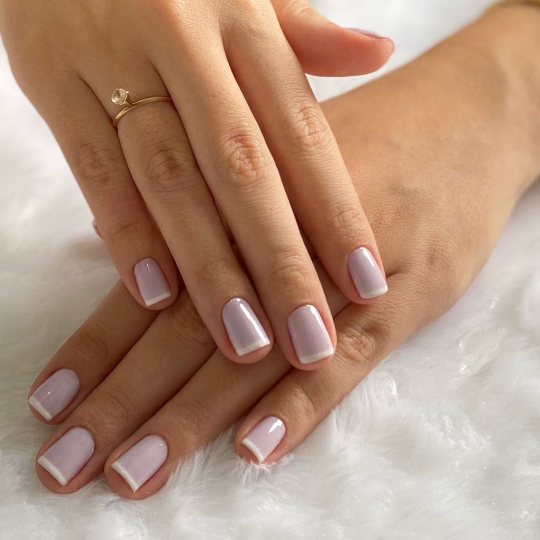 как избежать пятен на светлых ногтях