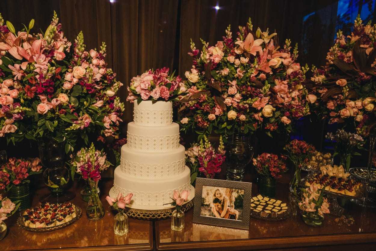 erros comuns decorar aniversário flores naturais