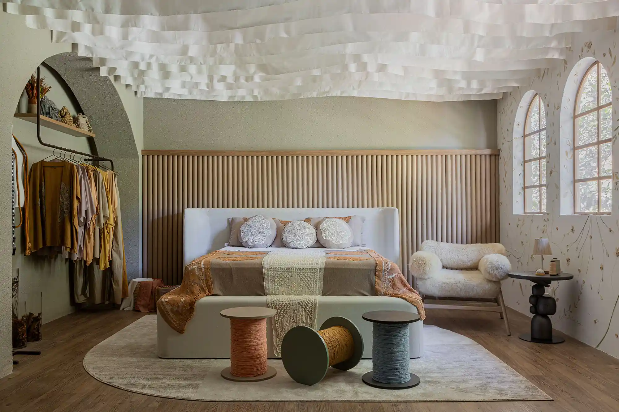 decoração arara de roupas