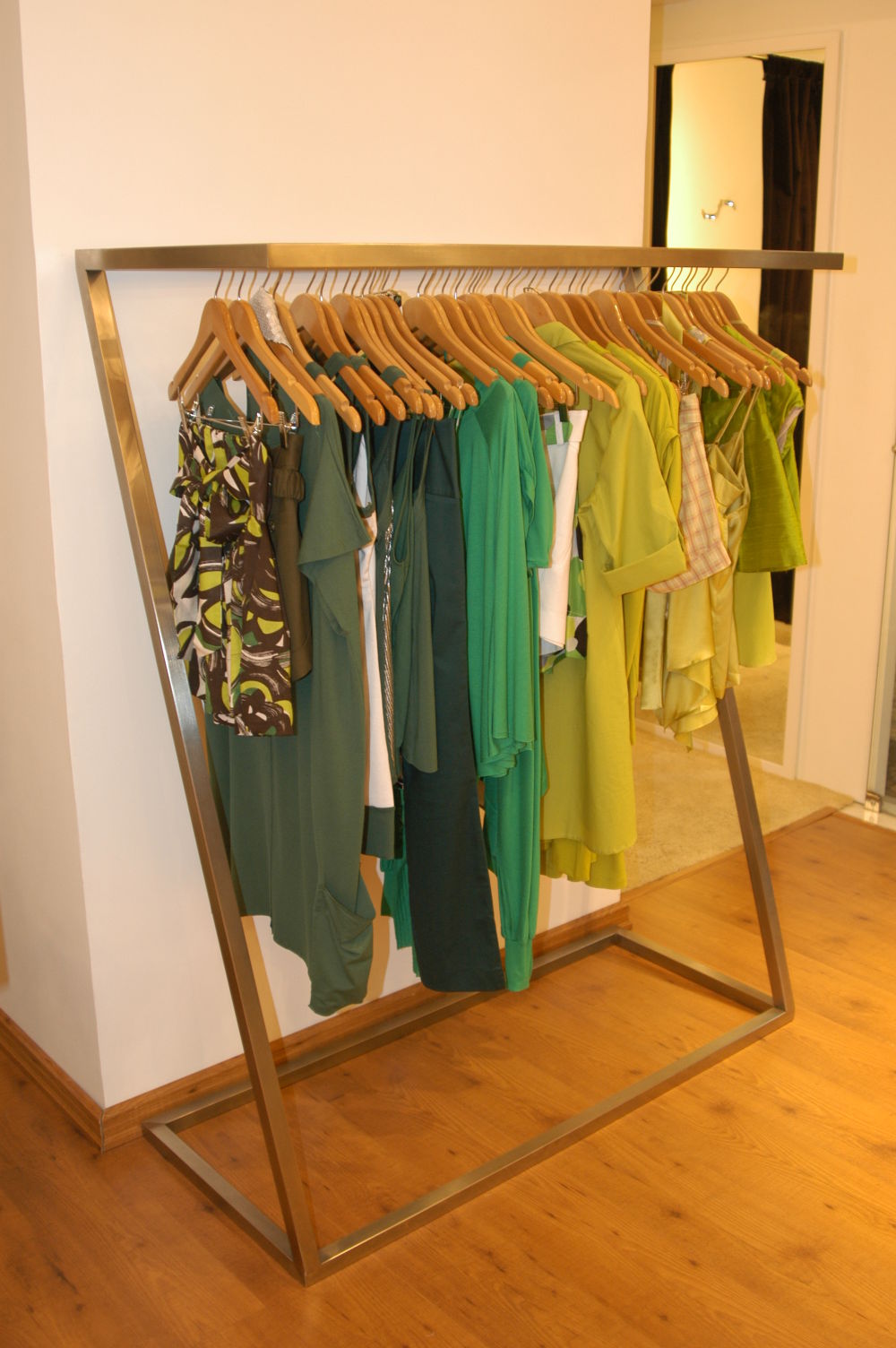 arara de roupas de chão versus suspensa qual escolher