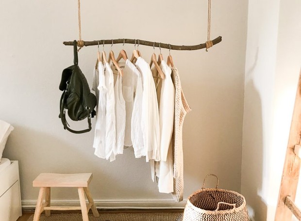 erros comuns ao decorar arara de roupas